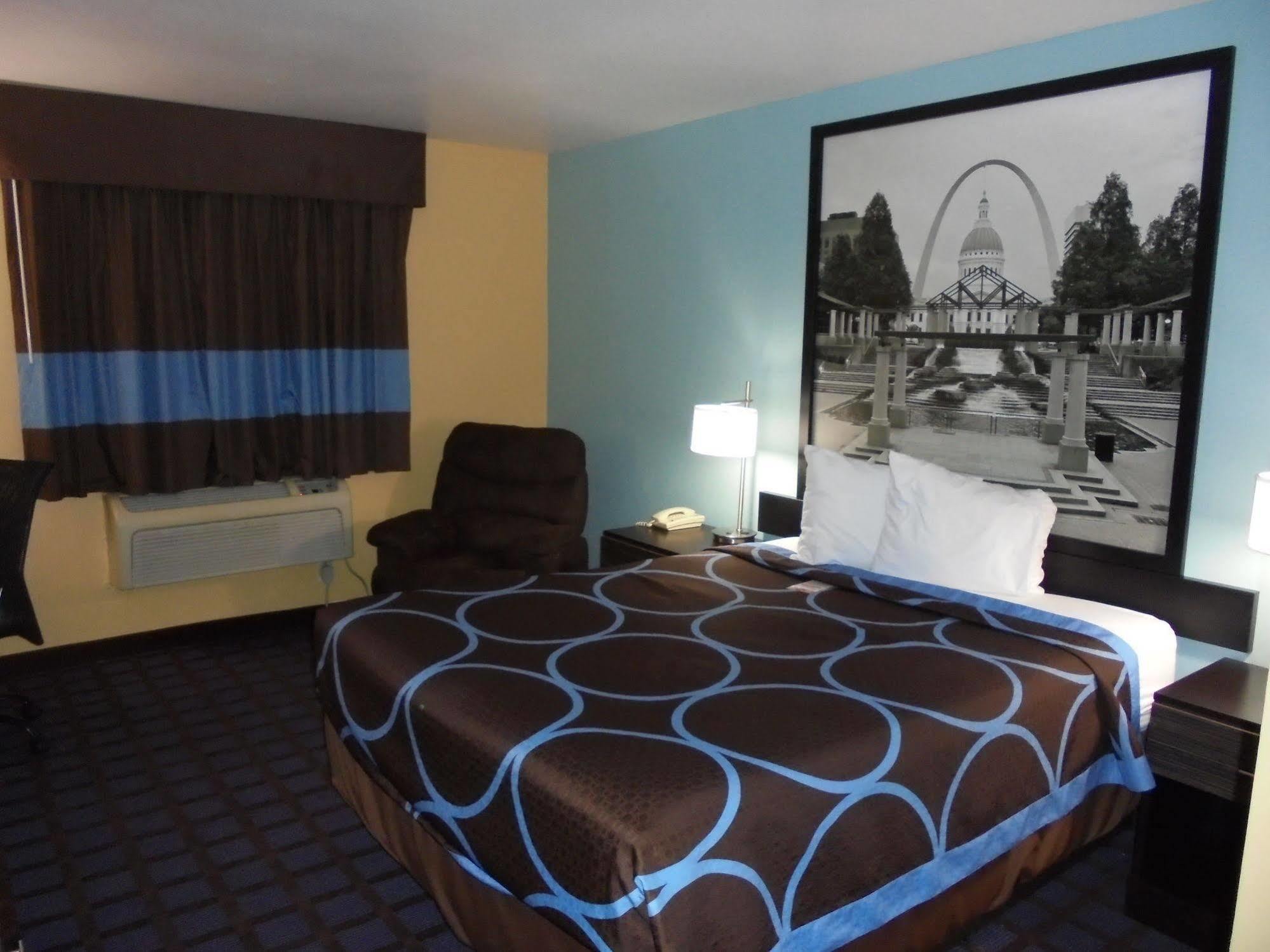 Super 8 by Wyndham Okawville Bagian luar foto